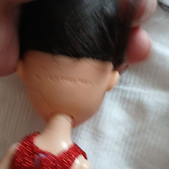 Fashion Dolls Set with Colorful Outfits - Picture 7 of 8